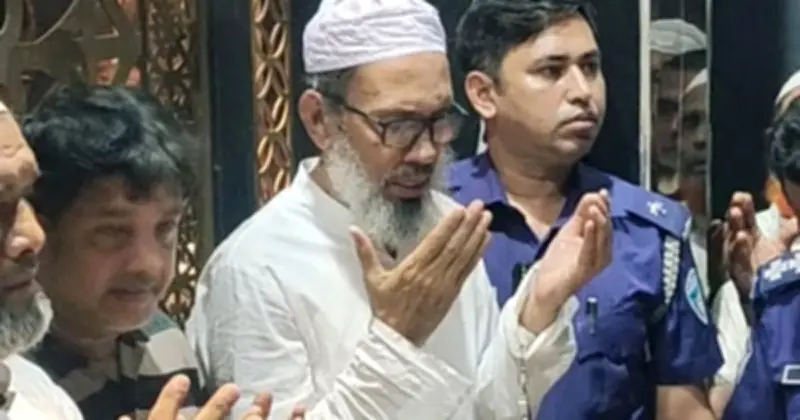 প্যারোলে মুক্তি পেয়ে হাতকড়া পরে মায়ের জানাজায় আ.লীগ নেতা