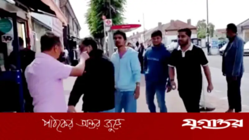 লন্ডনে হাসনাতের সভাস্থলে আ.লীগের বিক্ষোভ, ডিম নিক্ষেপ