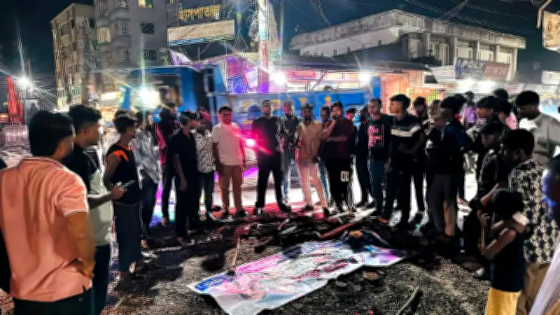 ফরিদপুরে আওয়ামী লীগের মশালমিছিল ছাত্রদল-স্বেচ্ছাসেবক দলের ধাওয়ায় ছত্রভঙ্গ