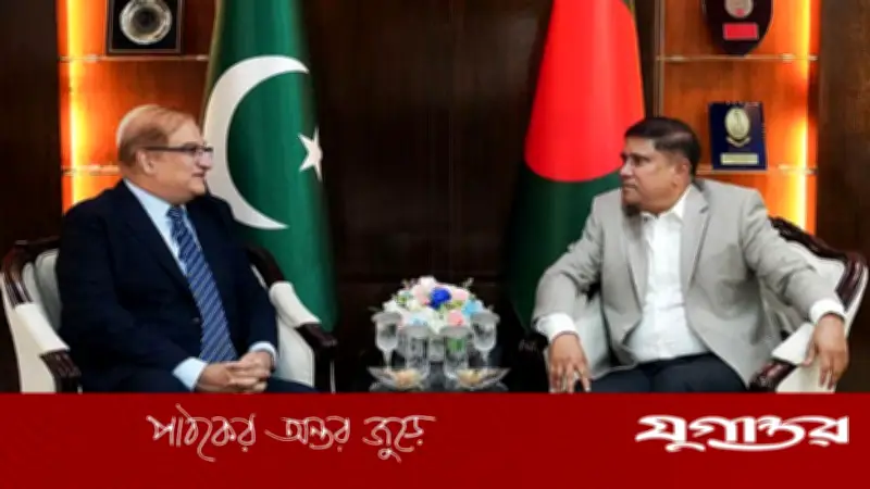 প্রধানমন্ত্রীর প্রতিরক্ষা উপদেষ্টার সঙ্গে পাকিস্তানের হাইকমিশনারের সাক্ষাৎ