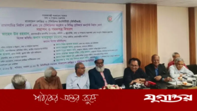জাতীয় স্বার্থ অক্ষুণ্ন রেখেই সব দেশের সঙ্গে কাজ করবে বাংলাদেশ: তথ্য উপদেষ্টা