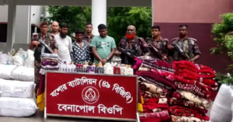 বেনাপোল কাস্টমসের রাজস্ব কর্মকর্তাসহ তিনজন আটক, ৩ কোটি টাকার মালামাল জব্দ