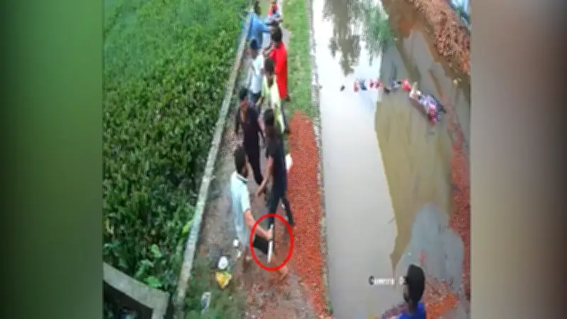 ঢাকায় পুলিশের ওপর হামলায় বিএনপির নেতাকর্মীদের অভিযোগ