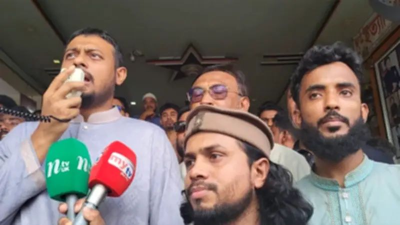সাবেক প্রধানমন্ত্রী খালেদা জিয়ার মুক্তি দাবিতে বিএনপির মানববন্ধন
