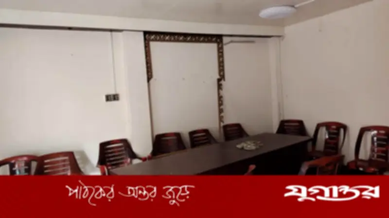 পটিয়ায় বিএনপি কার্যালয়ে প্রধানমন্ত্রীর ছবি ভাঙচুরের অভিযোগ, থানায় লিখিত অভিযোগ