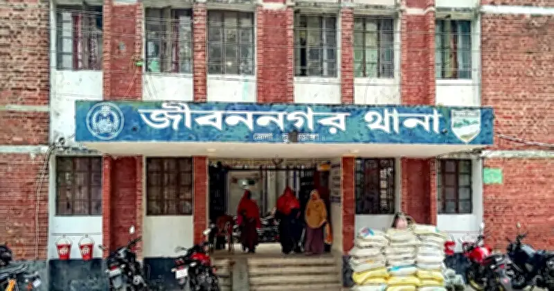 জীবননগরে সহকারী প্রোগ্রামারের ঝুলন্ত মরদেহ উদ্ধার