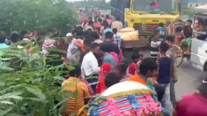 সড়কের পাশে ময়লার স্তূপে ‘পুলিশের সোর্সের’ মরদেহ উদ্ধার