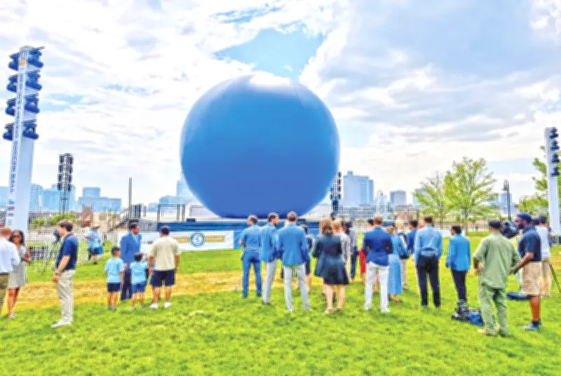 বোস্টনে বিশ্বের সবচেয়ে বড় ফুটবল তৈরি, গিনেস রেকর্ড