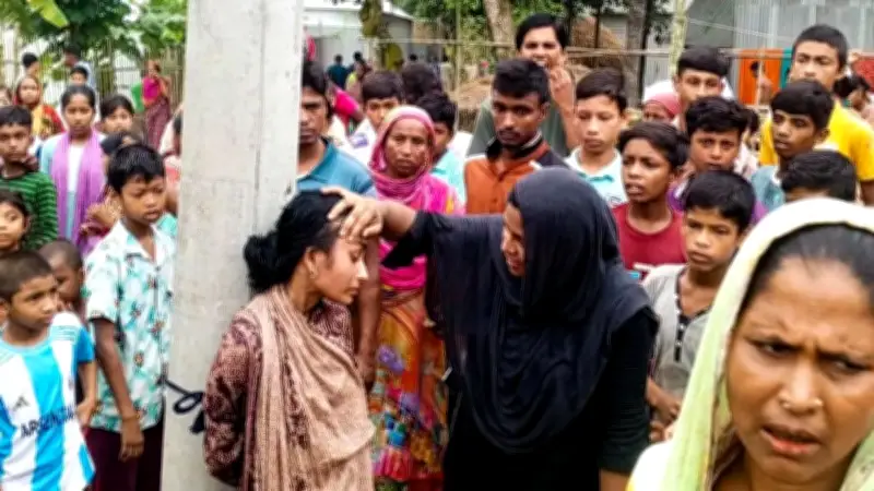 পুকুরে ছেলের মরদেহ, মাকে আটক করল স্থানীয়রা