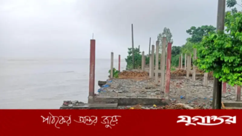 ব্রহ্মপুত্র ভাঙনে ৩০ মিনিটে ২৫ বসতভিটা নদীগর্ভে, নিঃস্ব ৫০ পরিবার