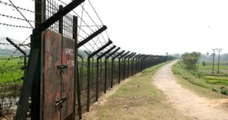 সাপাহার সীমান্তে বিএসএফের পুশইন চেষ্টা, বিজিবির বাধায় ব্যর্থ