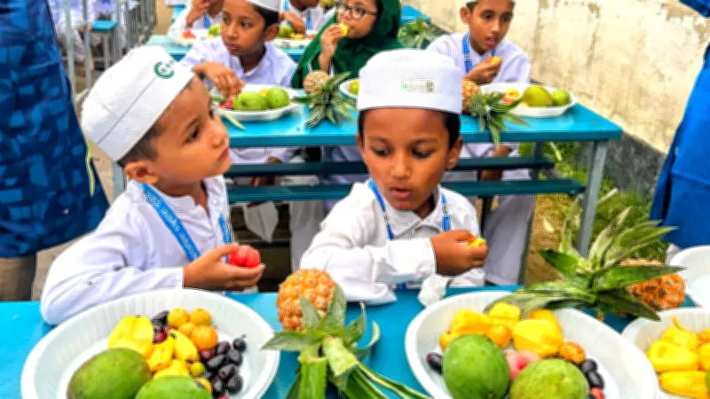 চট্টগ্রাম বন্ধুসভার ফলাহার উৎসবে ৭০ এতিম শিশুকে বাহারি ফল বিতরণ
