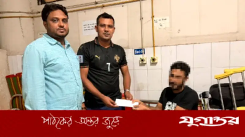 দুর্ঘটনায় আহত প্রবাসীর চিকিৎসায় ছাত্রদল নেতার সহায়তা