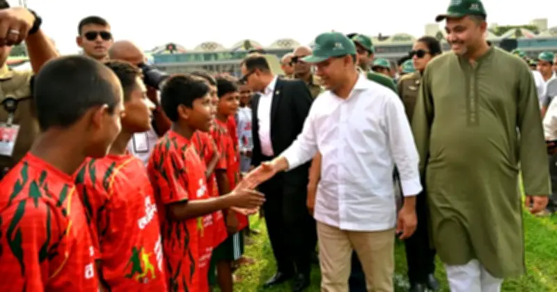 প্রধানমন্ত্রীর সাথে শিশুদের উচ্ছ্বাসময় মুহূর্ত গোল্ডকাপ ফুটবলে