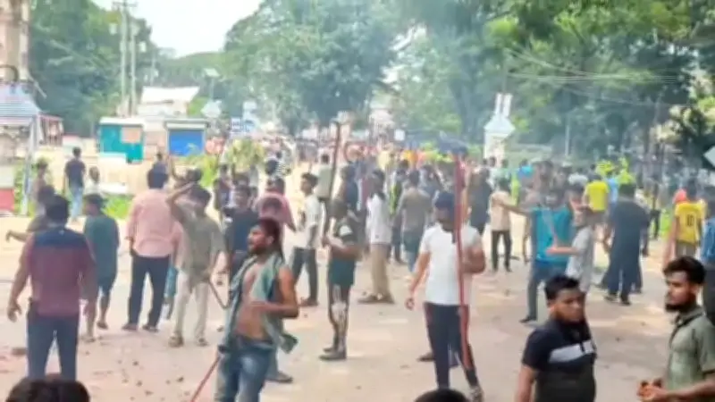 হজযাত্রীর লাগেজ হারানোকে কেন্দ্র করে সংঘর্ষে ৩০ আহত