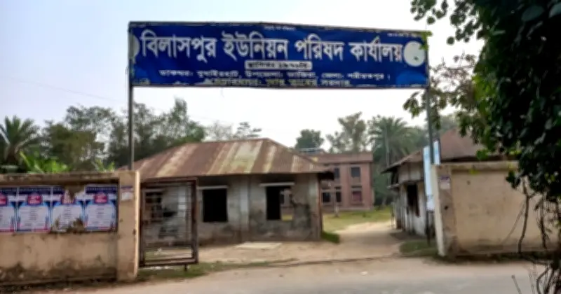 শরীয়তপুরে কলাবাগানে ককটেল বিস্ফোরণ, আলামত মুছে ফেলার চেষ্টা