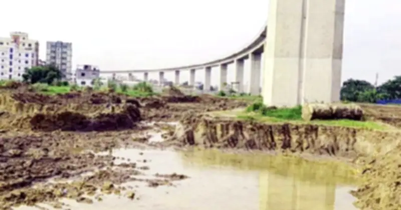 পদ্মা সেতুর পিলার থেকে মাটি কাটা নিয়ে বিতর্ক