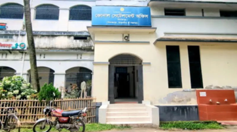 দিনাজপুরে আড়াই মাস ধরে সেটেলমেন্ট কর্মকর্তা নেই, ভোগান্তিতে সেবাপ্রত্যাশীরা