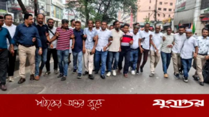 পদবঞ্চিত যুবদল নেতাদের বিক্ষোভ: নিষিদ্ধ আ.লীগকে রুখতে রাজপথে সোচ্চার
