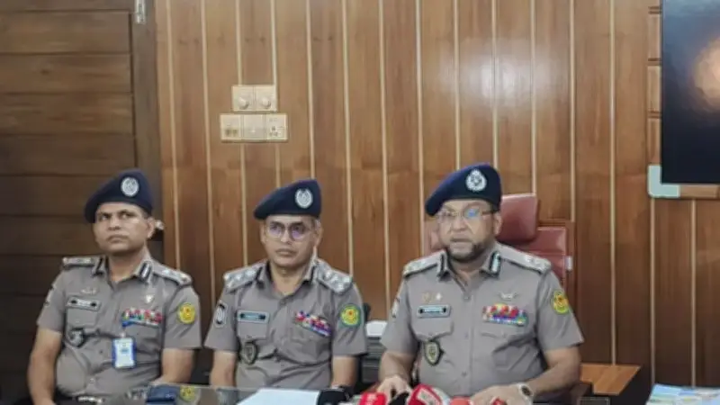 ডিএমপি কমিশনার: পুলিশের ওপর হামলায় আত্মরক্ষায় বল প্রয়োগ; তাপপ্রবাহে ১৩ জেলা