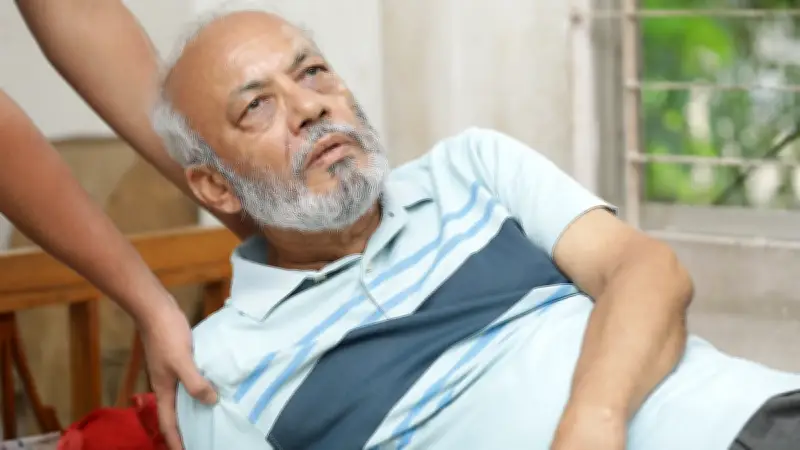 বয়স্কদের স্বাস্থ্যসেবায় বিশেষ যত্ন জরুরি: গড় আয়ু বাড়ায় বাড়ছে বয়স্ক জনসংখ্যা