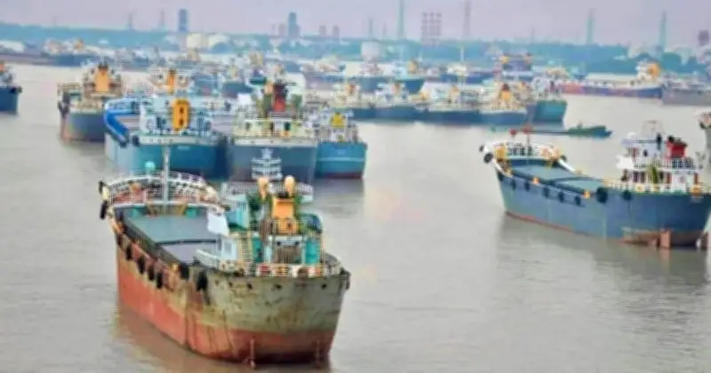কর্ণফুলীতে নৌকায় বিস্ফোরণে দগ্ধ ৬ নাবিক, ৩ জন ঢাকায়
