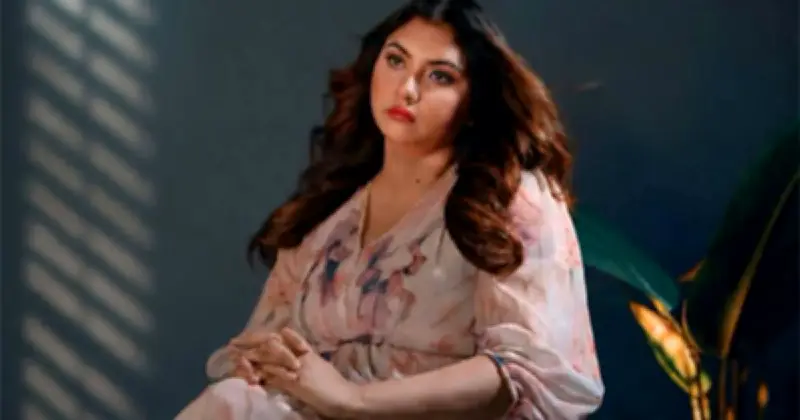 বাবার ছায়া: বাবা দিবসে দোলার আবেগঘন মিউজিক ভিডিও