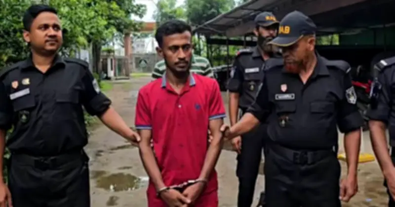ফেনীতে গৃহবধূ হত্যা: র‍্যাবের তদন্তে ধৃত আত্মীয়, চুরির পরিকল্পনা থেকে খুন