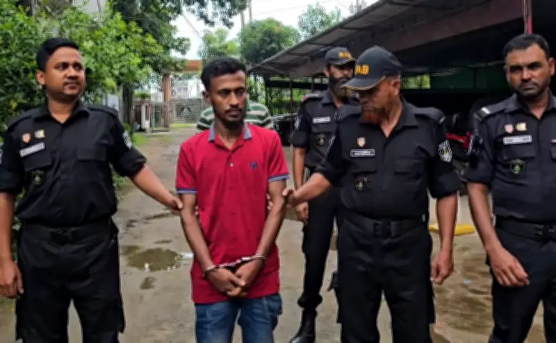 ফেনীতে গৃহবধূ হত্যা: নখের আঁচড়ে ধরা পড়ল খুনি আত্মীয়