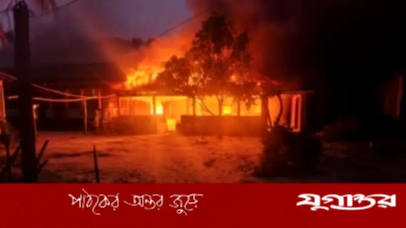 গাইবান্ধায় শিবির নেতা হত্যায় অভিযুক্তের বাড়িতে আগুন, আটক ১
