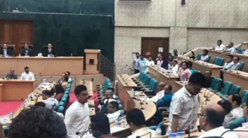 শেখ পরিবারের নামে স্থাপনার নাম পরিবর্তন না হওয়ায় ডাকসুর পাঁচ সদস্যের ওয়াকআউট