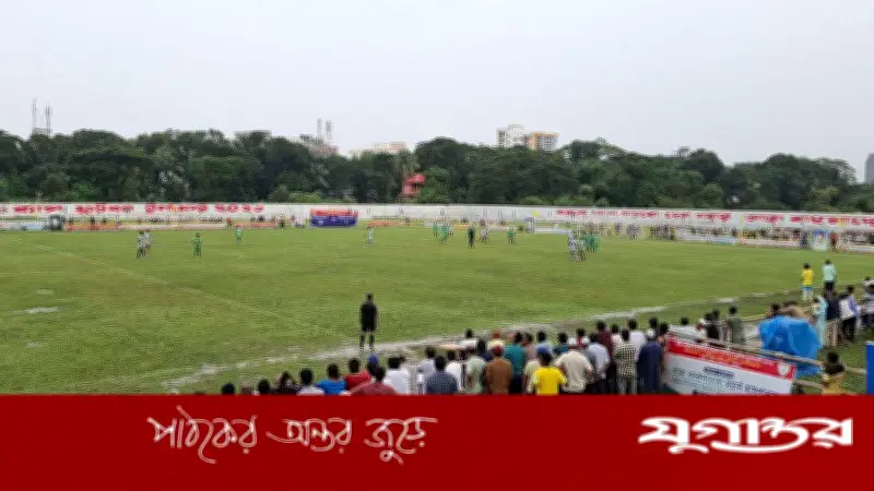 গাজীপুরে শহীদ বরকত স্টেডিয়ামে ফুটবল উন্মাদনা বাড়ছে