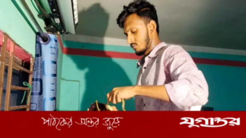 বরিশালে বাসার এসির ভেতর থেকে ৪ কালনাগিনী উদ্ধার
