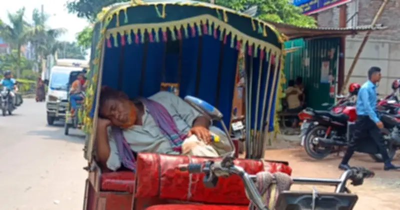 রাজশাহী ও চাঁপাইনবাবগঞ্জে ভয়াবহ লোডশেডিং, জনজীবন বিপর্যস্ত