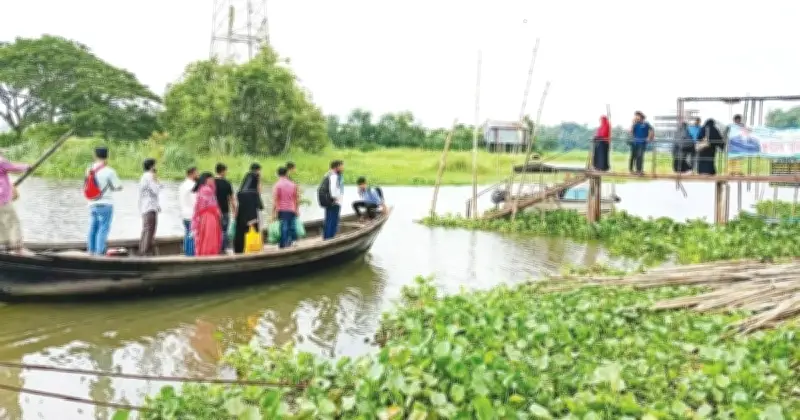 ৫০ বছরেও নির্মাণ হয়নি ফুলদী নদীর সেতু, স্থানীয়দের হতাশা