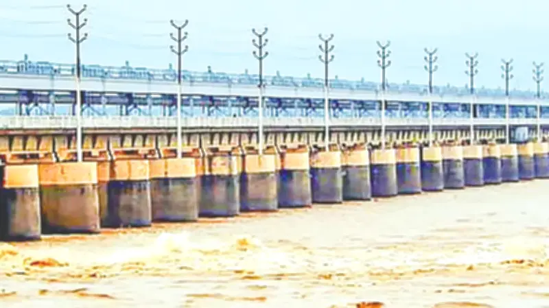 গঙ্গা চুক্তি নবায়নে ফারাক্কা ব্যারাজ অপসারণের দাবি তুলতে হবে: বিশেষজ্ঞ