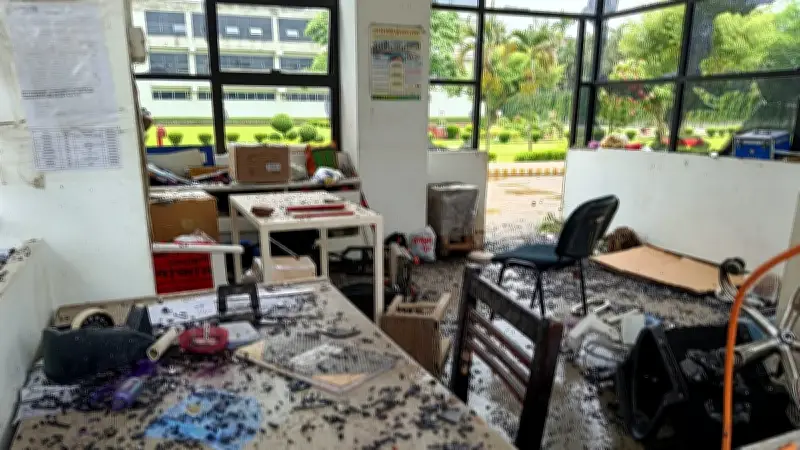 গাজীপুরের শ্রীপুরে পোশাকশ্রমিকের মৃত্যুতে কারখানায় হামলা ও ভাঙচুর, ছুটি ঘোষণা