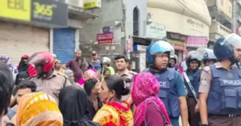 কচুক্ষেতে গার্মেন্টস শ্রমিকদের আন্দোলন, পুলিশের সঙ্গে ধাওয়া-পাল্টা ধাওয়া, আটক ৪