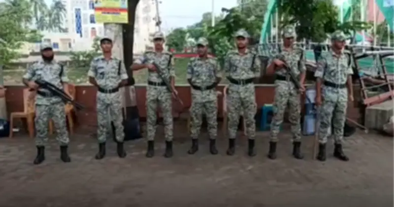 গোপালগঞ্জে সতর্ক পুলিশ-সেনা, আওয়ামী লীগের প্রতিষ্ঠাবার্ষিকীতে কঠোর অবস্থান