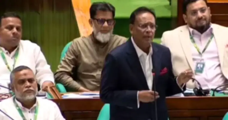 গুজব ও ভুল তথ্য ছড়ালে সাইবার আইনে ব্যবস্থা নেওয়ার কথা ভাবছে সরকার