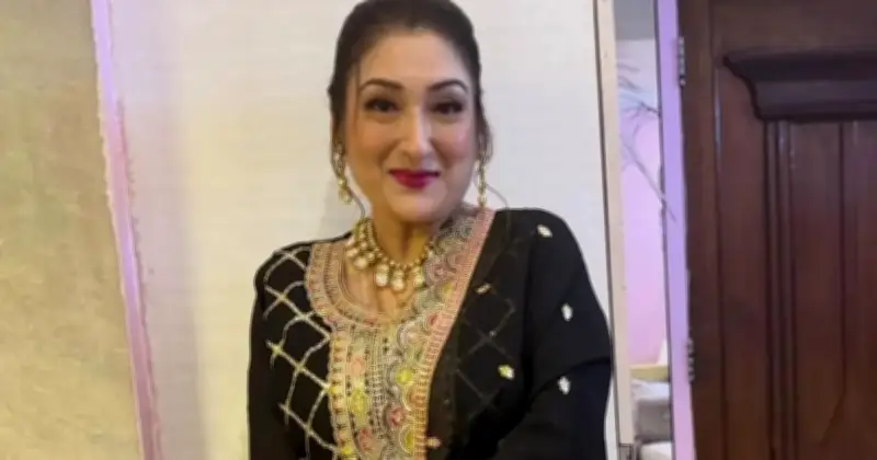 গোবিন্দের পরকীয়া নিয়ে মুখ খুললেন স্ত্রী সুনীতা