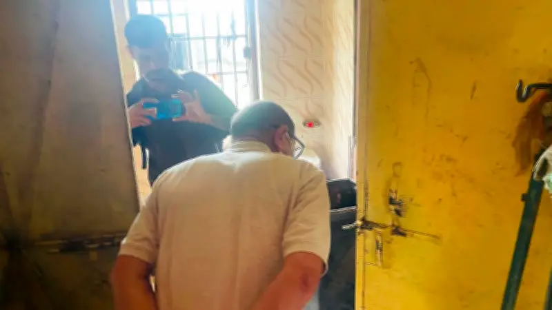 কুষ্টিয়া হাসপাতালে হঠাৎ মন্ত্রী, অব্যবস্থাপনায় ক্ষোভ