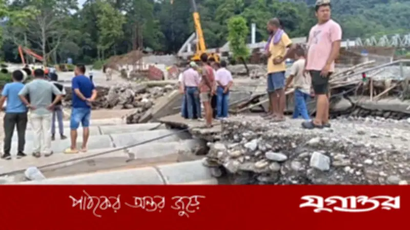 ভারী বৃষ্টিতে বিপর্যস্ত পশ্চিমবঙ্গের উত্তরবঙ্গ, রেড অ্যালার্ট জারি