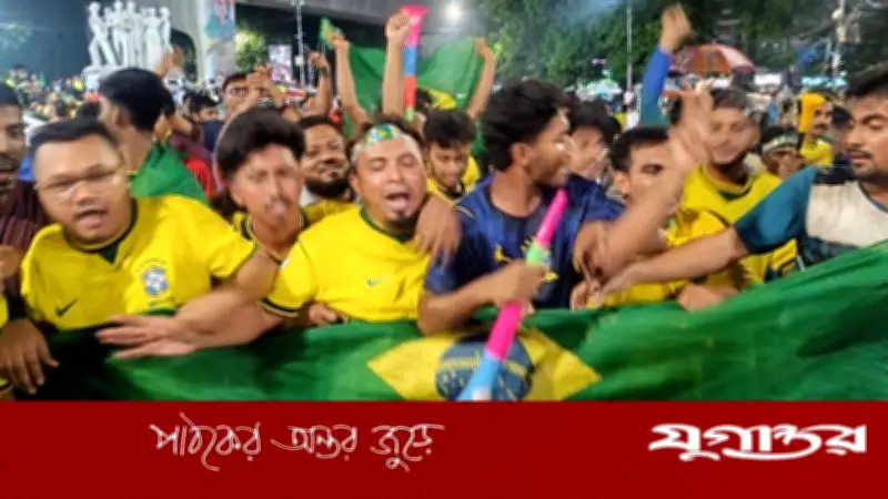 হেক্সা বনাম সেভেন আপ: বিশ্বকাপ উন্মাদনায় রাতভর উত্তাল টিএসসি