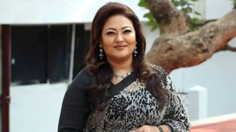 হাইকোর্টে জামিন পেলেন শিল্পী মমতাজ, মাদারীপুর সংঘর্ষে পুলিশের গাড়ি ভাঙচুর