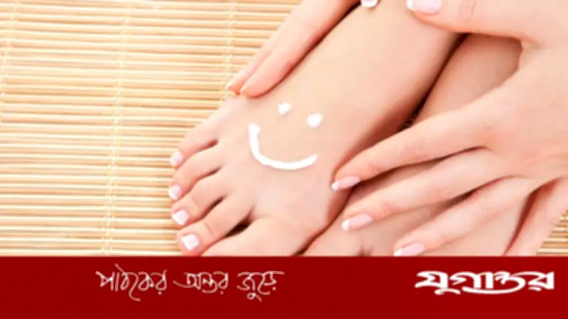 জুতার ঘষায় কালো দাগ দূর করার ঘরোয়া উপায়