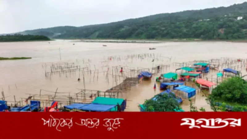জাফলংয়ে পাহাড়ি ঢলে ভেসে গেছে শতাধিক দোকান, ব্যবসায়ীরা নিঃস্ব