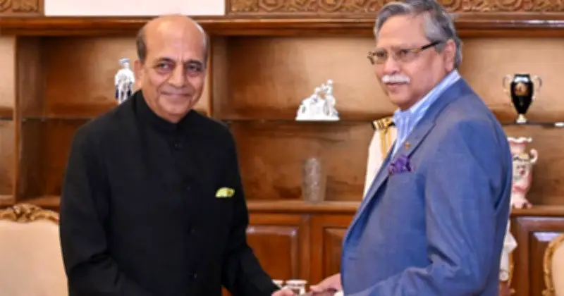 ভারতের হাইকমিশনার দীনেশ ত্রিবেদীর রাষ্ট্রপতির কাছে পরিচয়পত্র পেশ