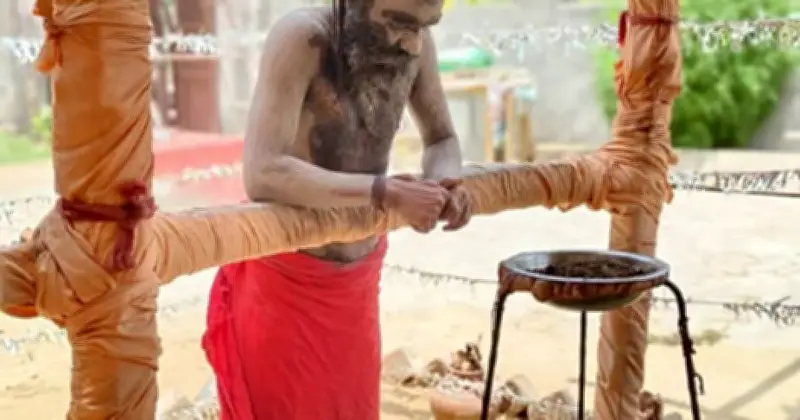 টানা ৫ বছর দাঁড়িয়ে থাকা ভারতীয় সাধুর পায়ের অবস্থা শোচনীয়