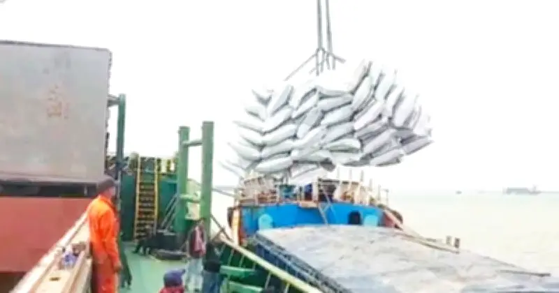 ভারতের শেষ চালানের তৃতীয় প্যাকেজ মোংলা বন্দরে পৌঁছেছে